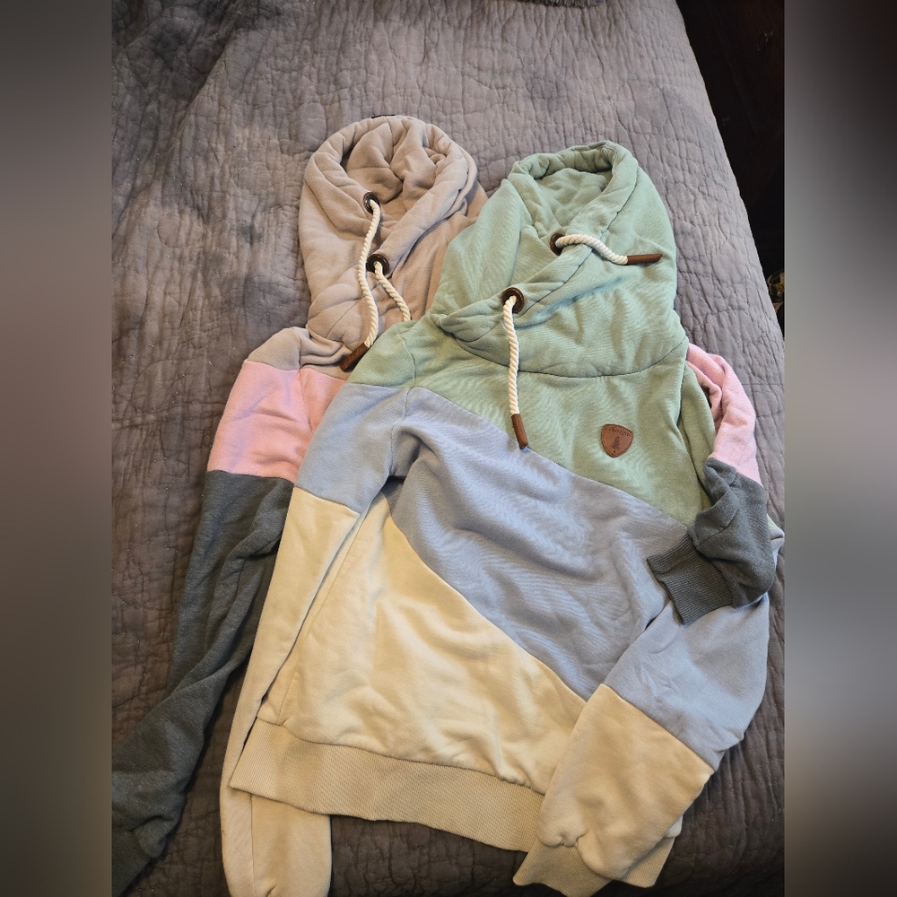 Wanakome Hoodies
